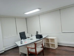 roller screen con cenefa